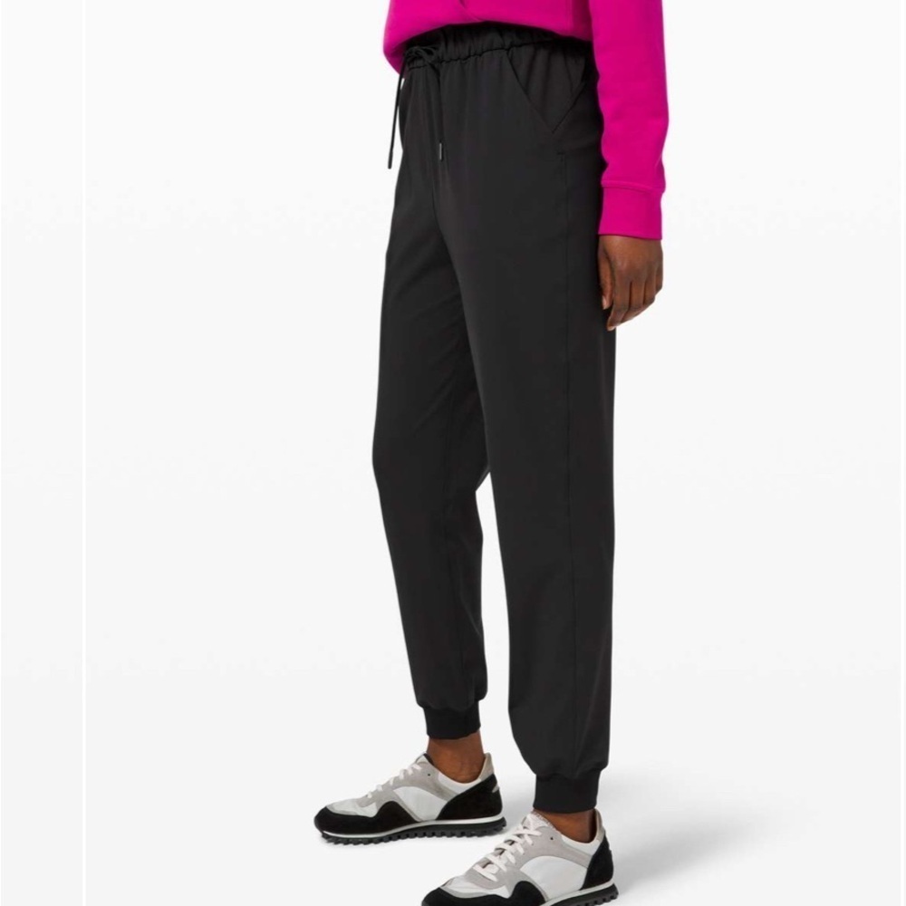 Lululemon Keep Moving Jogger black size 6